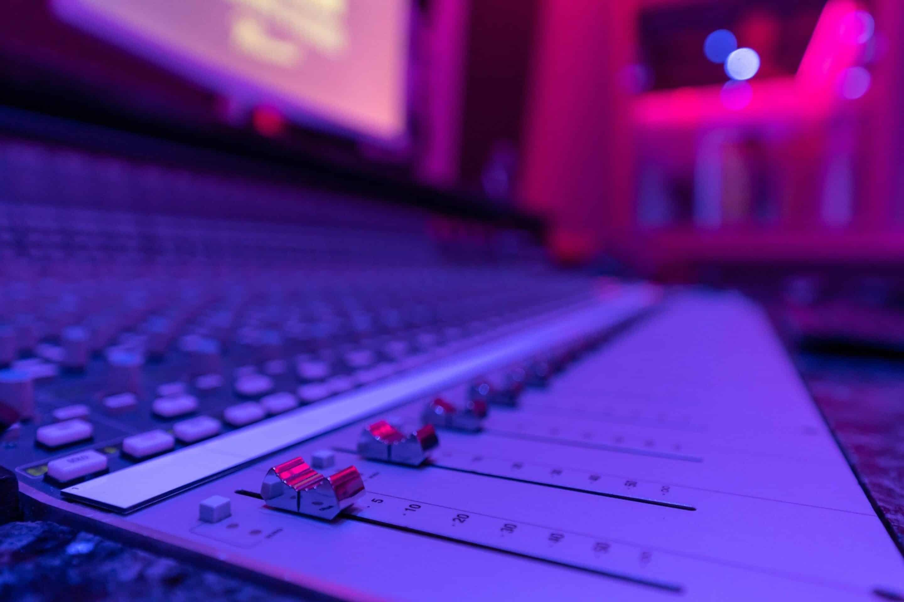 What is a DAW (Digital Audio Workstation) A Definitive Guide