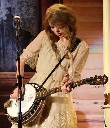 Taylor Swift playing banjo via Pinterest